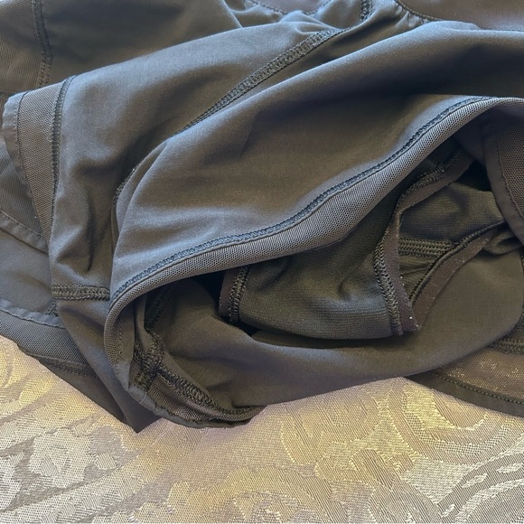 LULULEMON MIND OVER MILES BLACK 3.5 INSEAM LOW RISE SHORT SIZE 2 - Picture 13 of 14